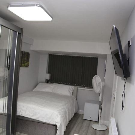 A A Guest Rooms Woolwich Лондон Экстерьер фото