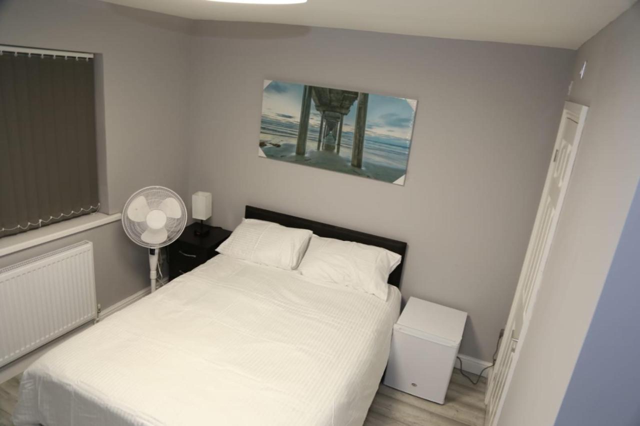 A A Guest Rooms Woolwich Лондон Экстерьер фото
