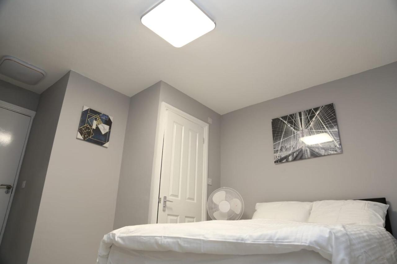 A A Guest Rooms Woolwich Лондон Экстерьер фото