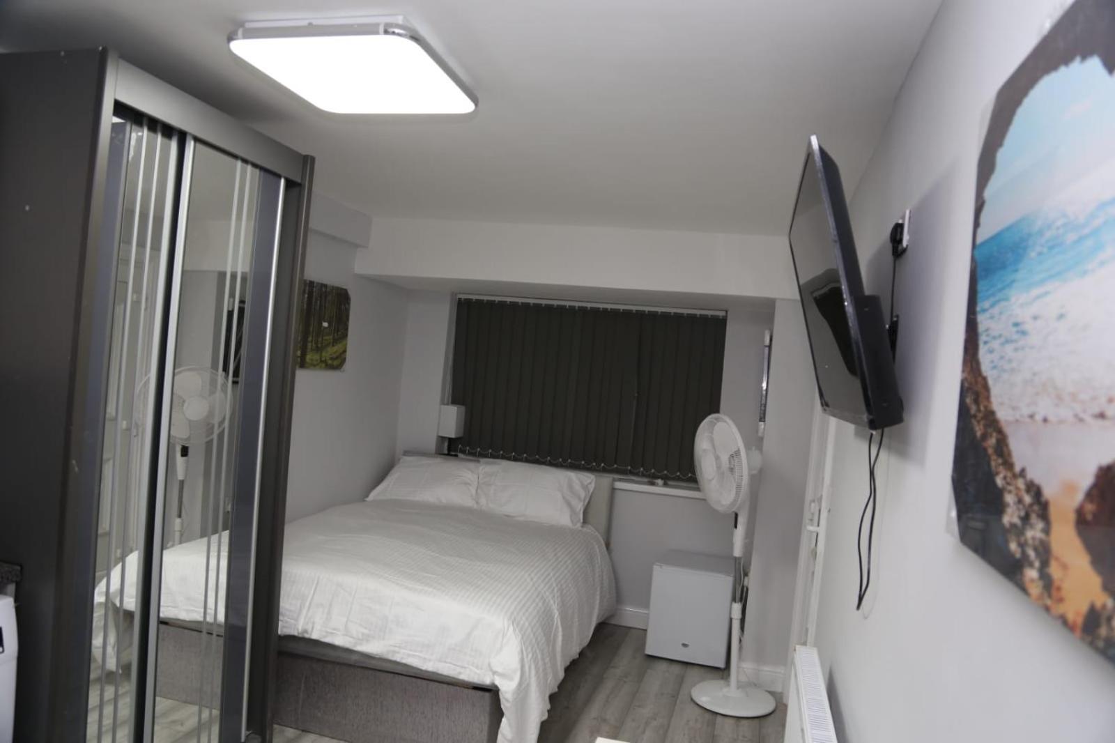 A A Guest Rooms Woolwich Лондон Экстерьер фото